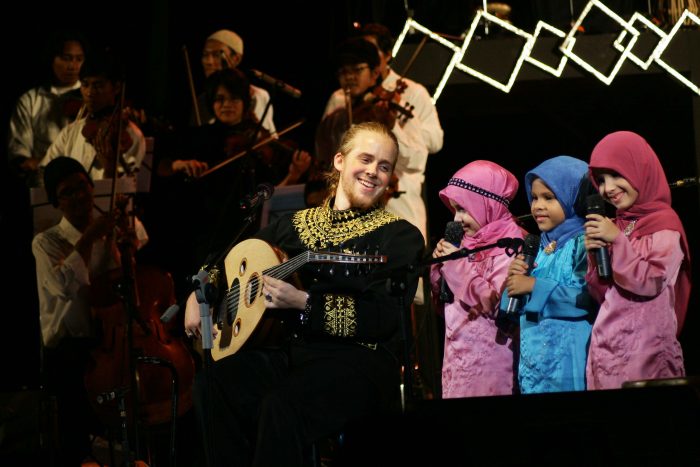 Aski Menarik Debu (Mustafa)