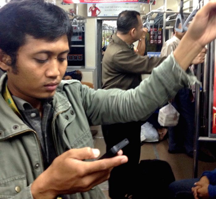 Naik Comuter bersama Heru Srikumoro