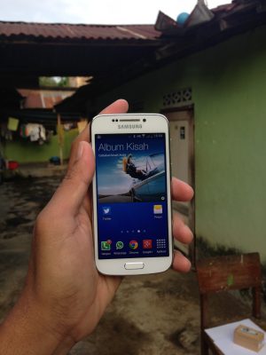 Nyaman di Tangan dan Fitur Komplit Galaxy S4 Zoom