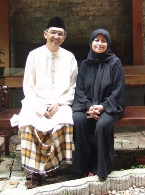 Houtman Zainal Arifin dan Istri Sri Rejeki