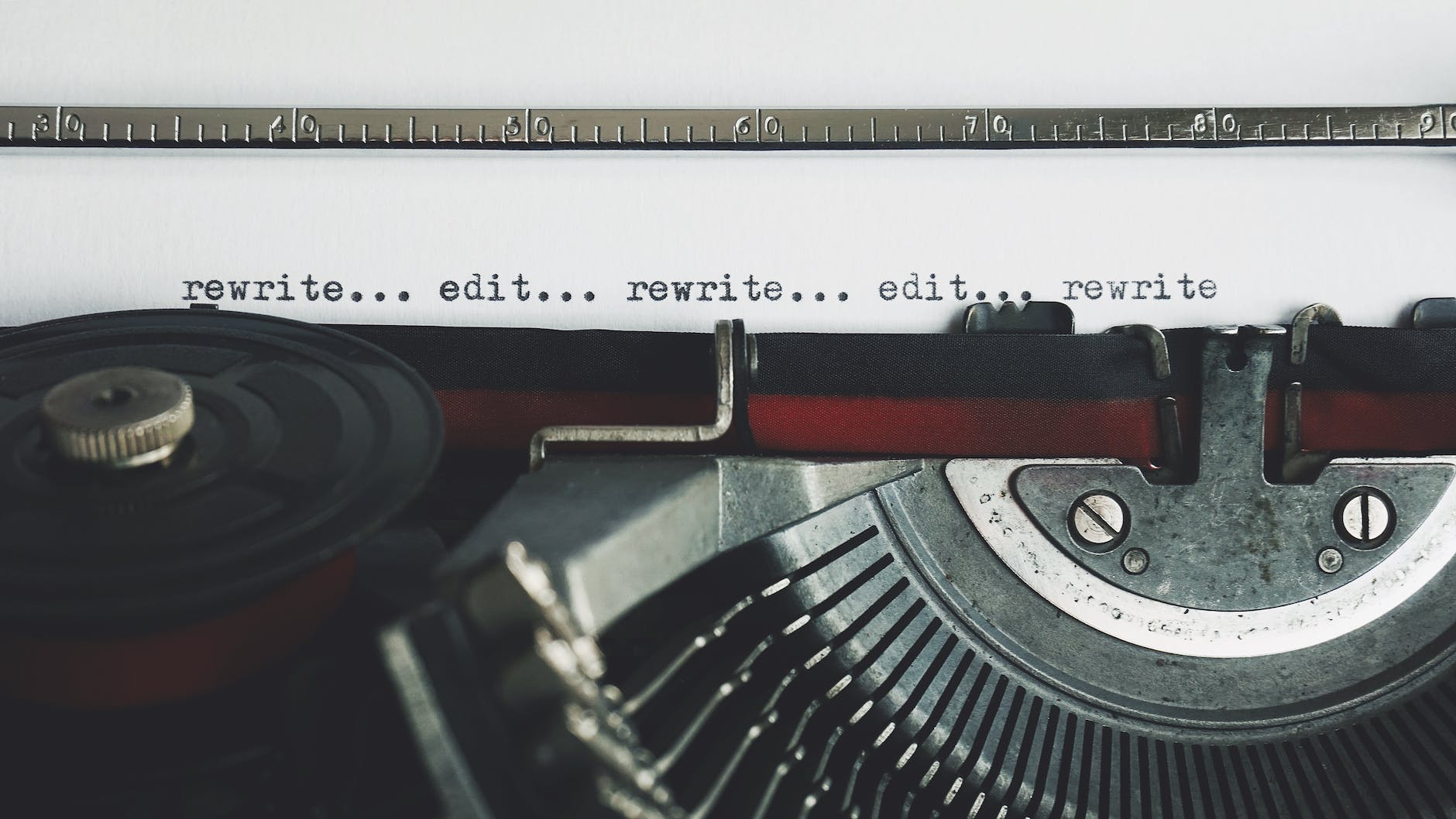 Tetap ngeblog sampai meNtog rewrite edit text on a typewriter