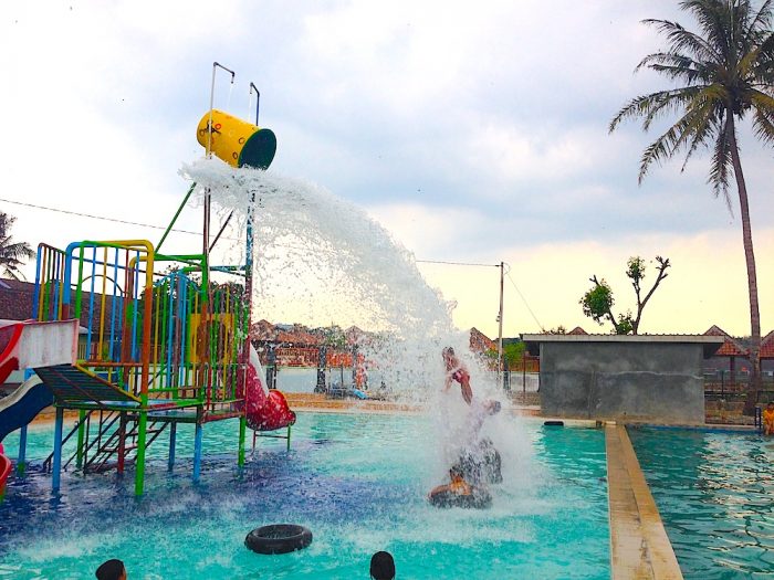 Berenang di #WaterByur Ponjong 1 Loncat di WaterByur Ponjong