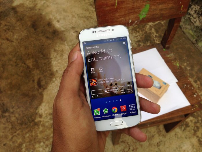 Nyaman di Tangan Galaxy S4 Zoom