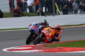 Gaya Agresif Marc Marquez ambil alih posisi dari Jorge Lorenzo