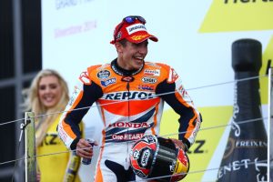 Marc Marquez Selebrasi Podium Silverstone MotoGP 2014