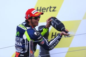 Valentino Rossi happy Selebrasi Podium Silverstone MotoGP 2014