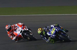 Andrea Dovizioso vs Valentino Rossi Losail 2015 MotoGP