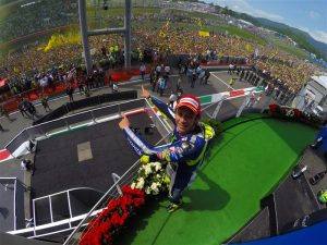 Para Penggemar Valentino Rossi menguningkan Mugello 2015