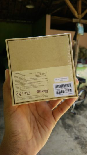 Sisi belakang Box Mi Band Indonesia