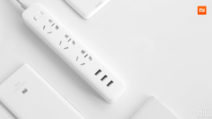 Mi Power Strip warna Putih