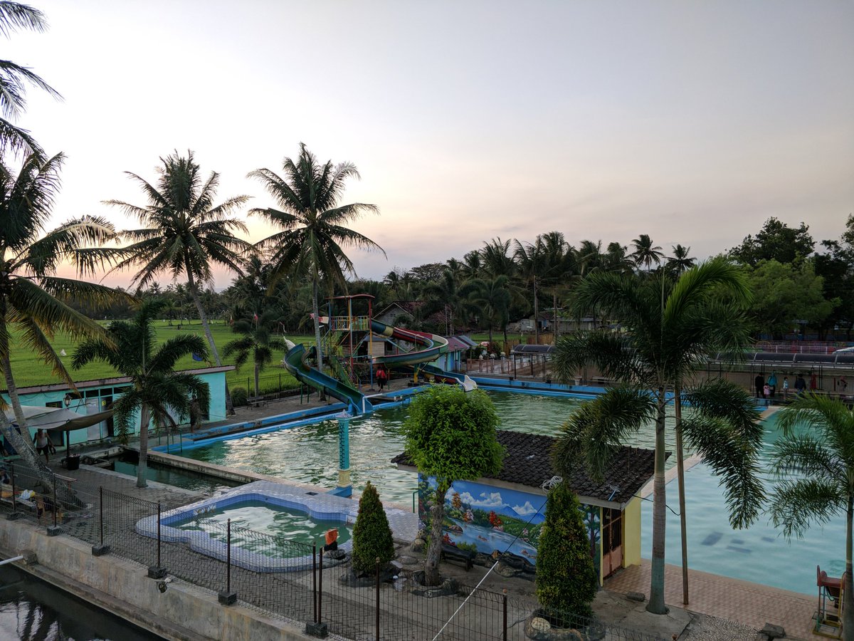 View Menarik WaterByur Sumber Ponjong OnePlus 5