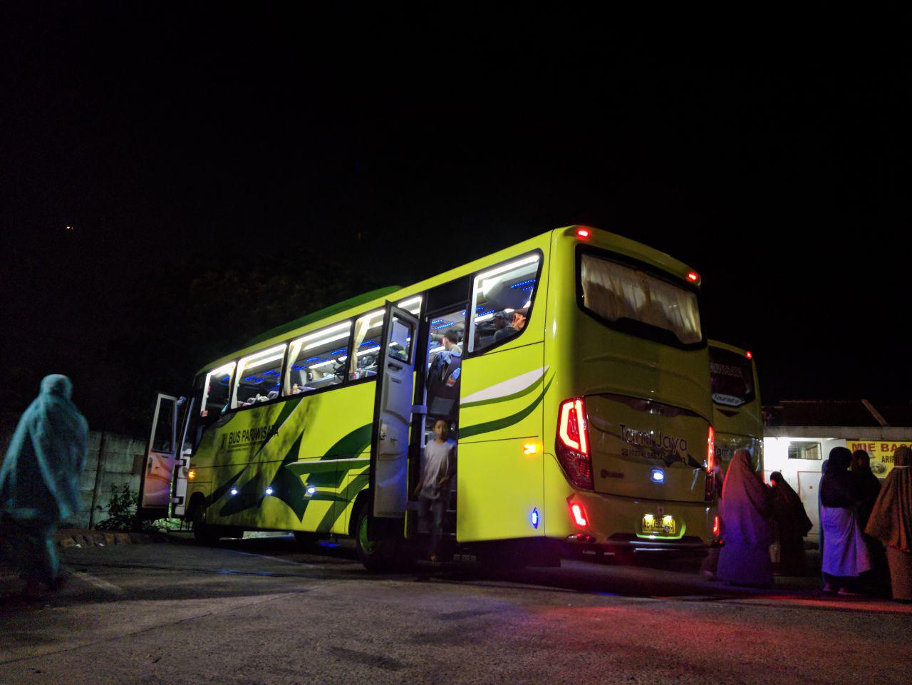 Naik Bus ke Jakarta Belajar dan Ambil LED TV 4A nya Xiaomi